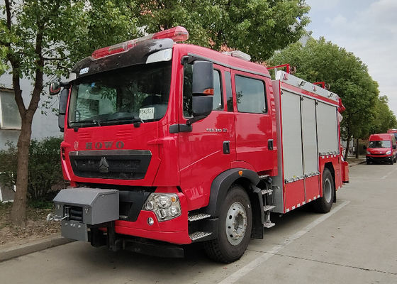 Camion de pompiers de mousse de l'eau d'entraînement de la pompe à incendie d'ISO9001 80L/S 4x2 avec la cabine de deux rangées
