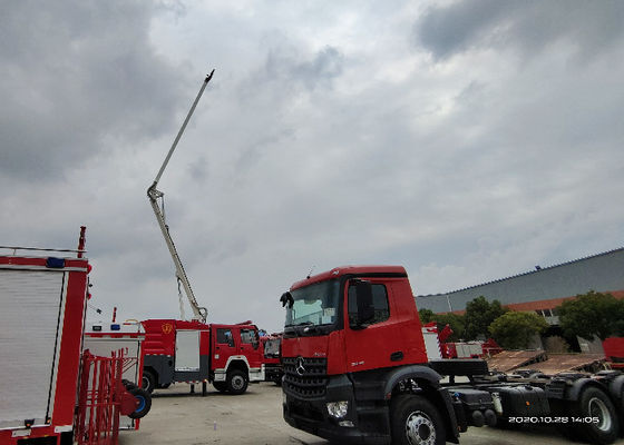 25 camion de pompiers de tour d'eau d'entraînement de la taille 6×4 de mètre avec la réduction de choc en caoutchouc